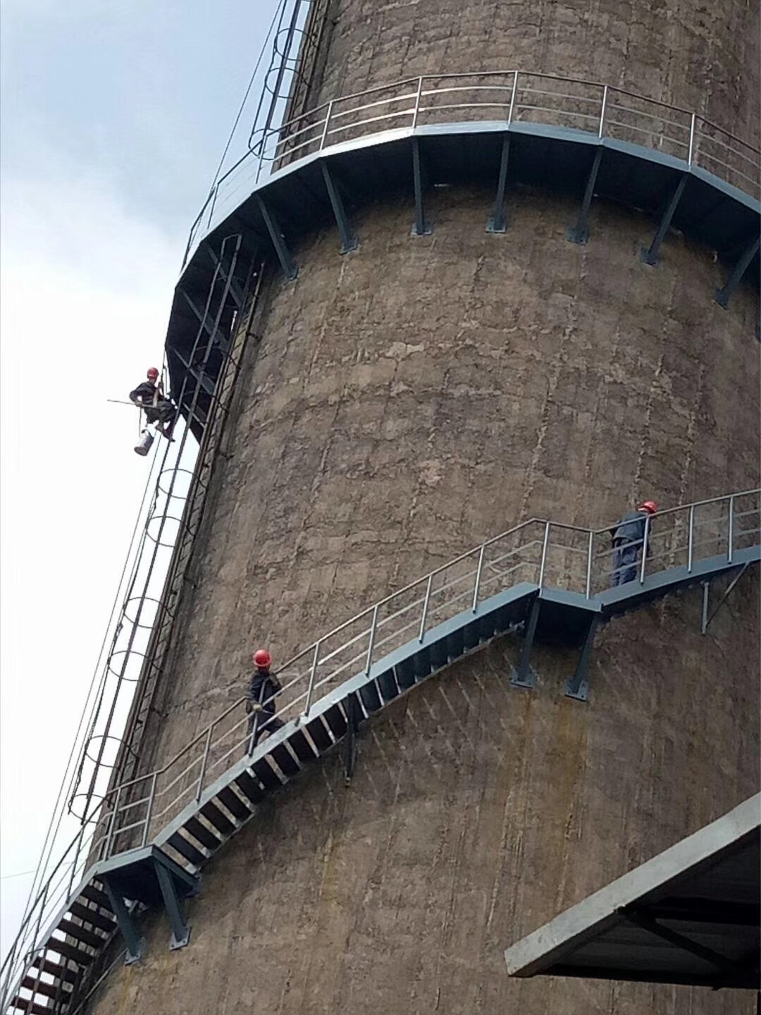 煙囪爬梯安裝
